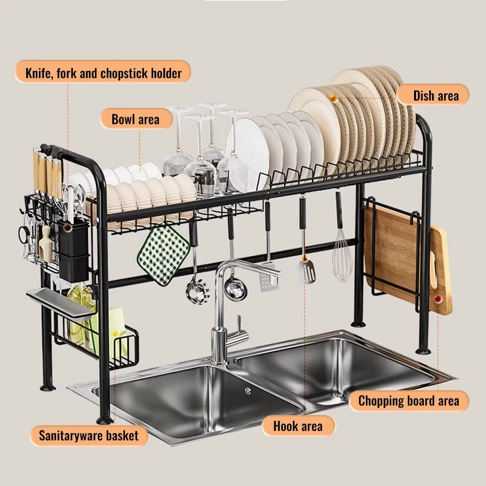 Zones de rangement pour vaisselle et accessoires autour de l’évier