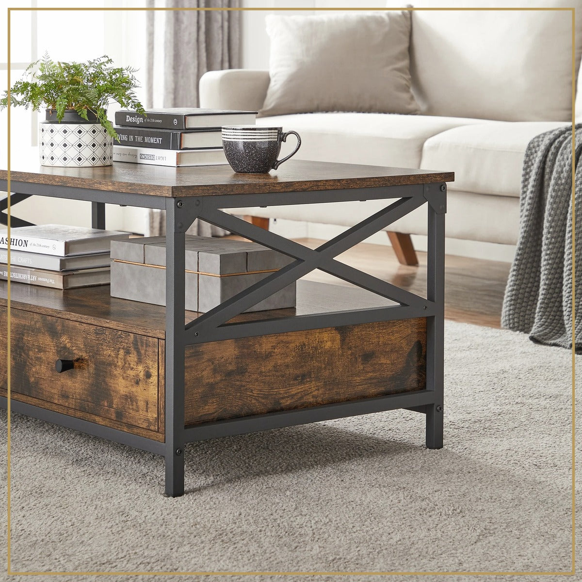 Table basse VASAGLE avec 2 tiroirs – Bois brun et métal noir – mise en situation